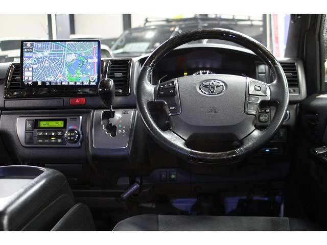 Toyota Hiace Van 3