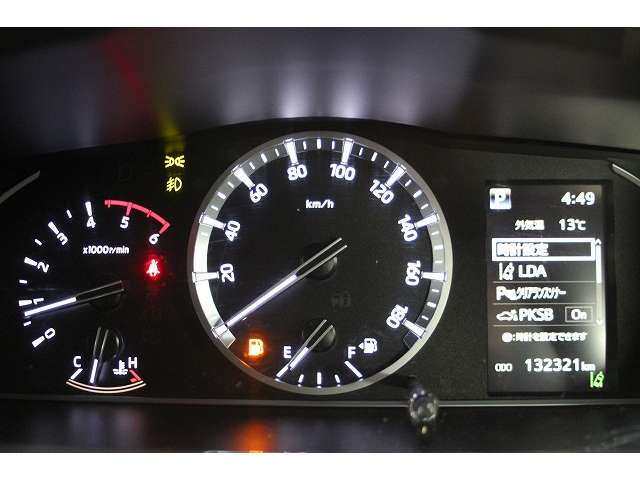 Toyota Hiace Van 9