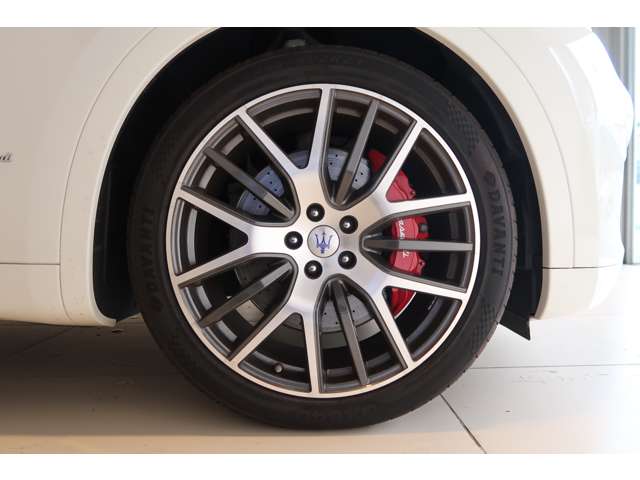 Maserati Levante 5