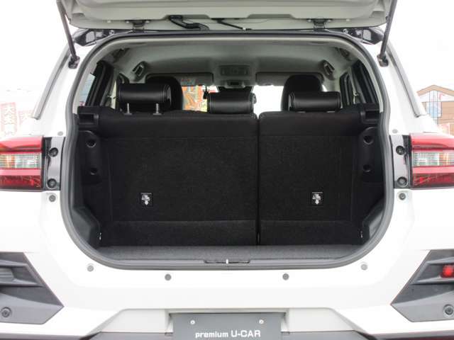 Daihatsu Rocky 12