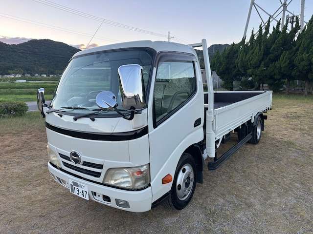 Hino Dutro 3
