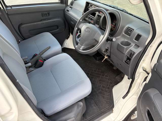 Daihatsu Hijet Cargo 2