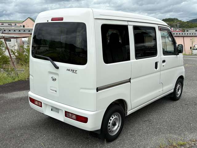 Daihatsu Hijet Cargo 8
