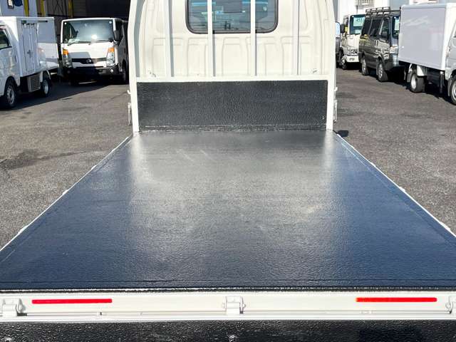 Isuzu Elf 12