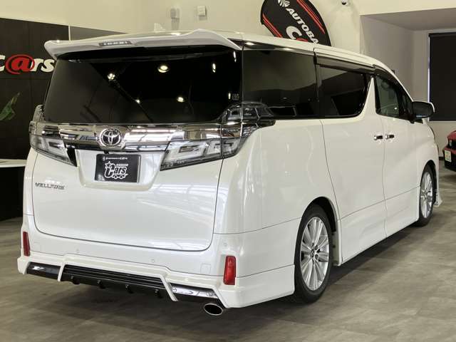 Toyota Vellfire 6