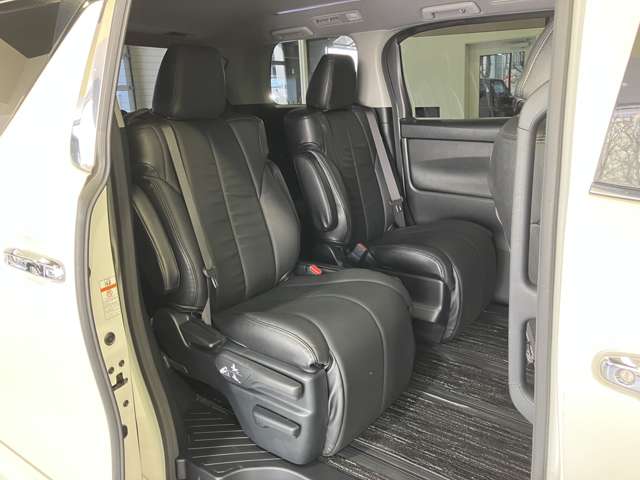 Toyota Vellfire 9