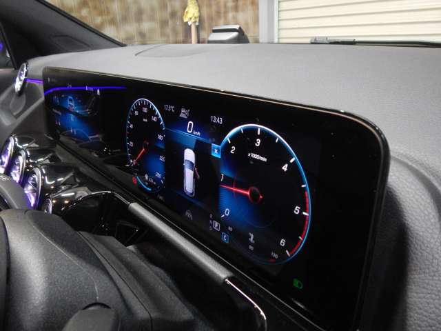 Mercedes-Benz GLA-Class 12