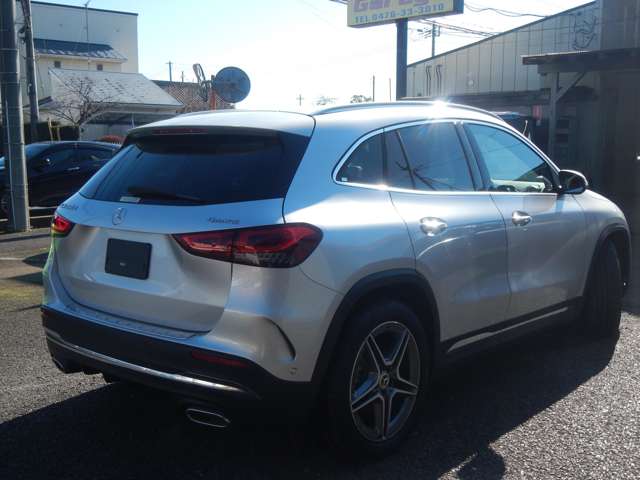 Mercedes-Benz GLA-Class 6