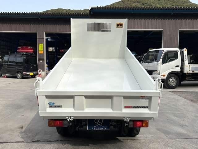 Hino Dutro 7
