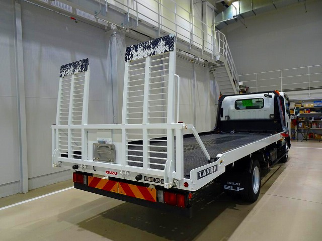 Isuzu Elf 2