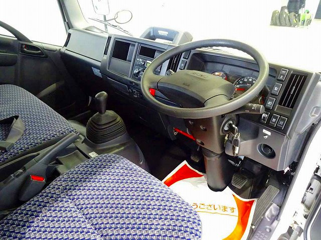 Isuzu Elf 4