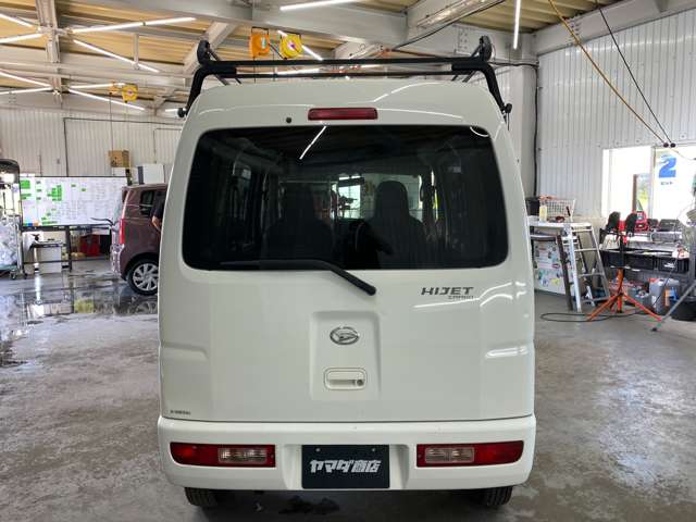 Daihatsu Hijet Cargo 8