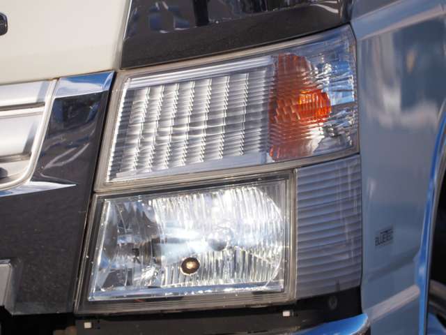 Mitsubishi Fuso Canter 9