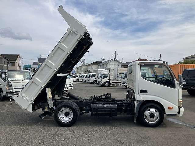 Hino Dutro 12