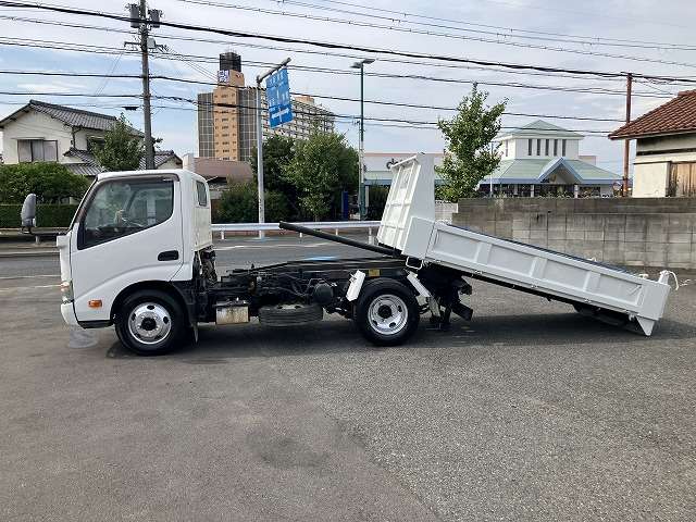 Hino Dutro 4