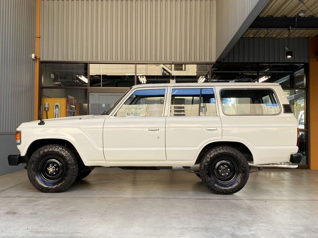 Toyota Land Cruiser 60 12