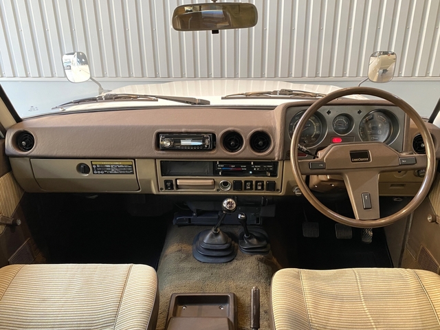 Toyota Land Cruiser 60 2
