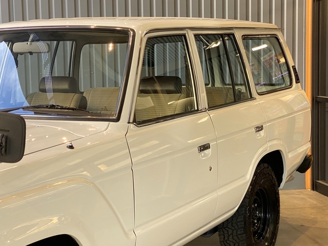 Toyota Land Cruiser 60 9