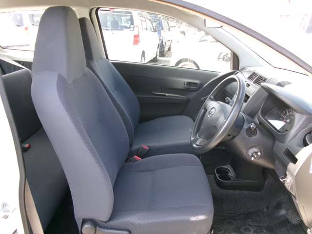 Daihatsu Mira 11