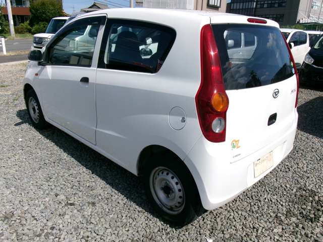 Daihatsu Mira 8