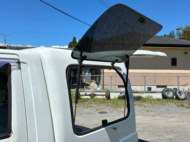 Daihatsu Midget II 11