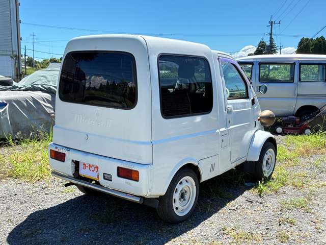Daihatsu Midget II 3