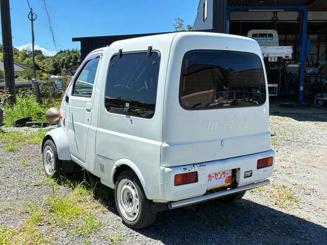 Daihatsu Midget II 4