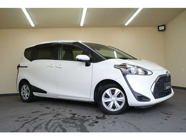Toyota Sienta 5