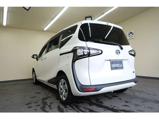 Toyota Sienta 6