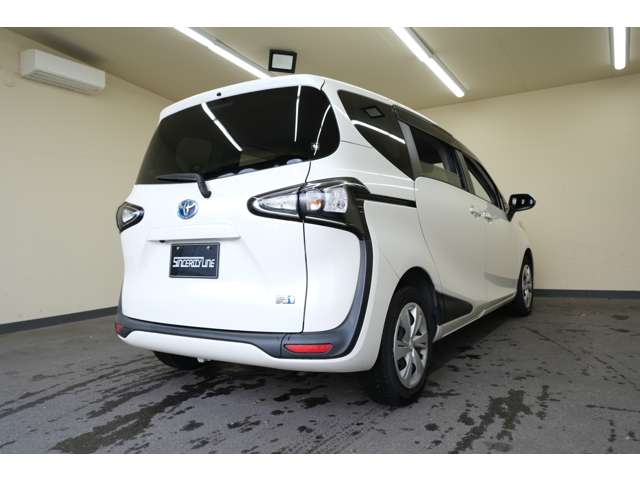 Toyota Sienta 7