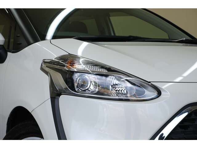 Toyota Sienta 8