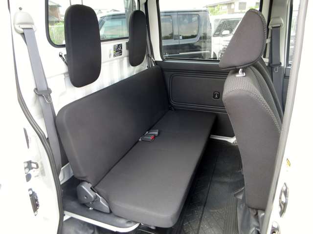 Daihatsu Hijet Deck Van 11