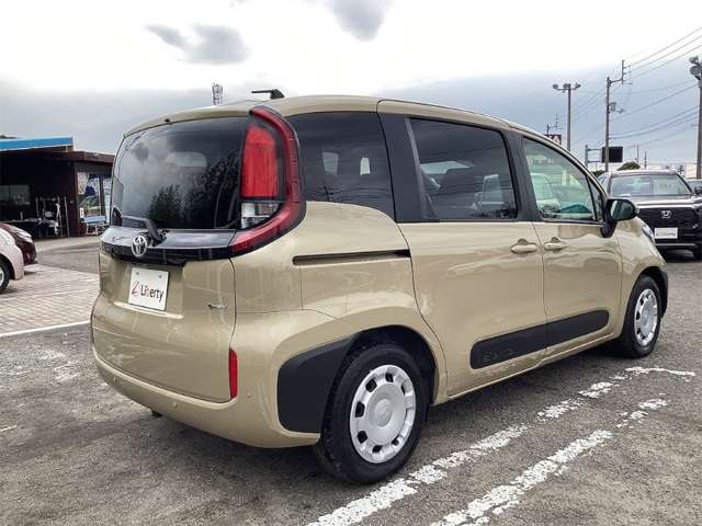 Toyota Sienta 6