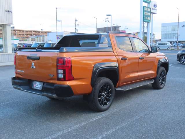 Mitsubishi Triton 8
