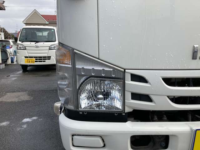 Isuzu Elf 8