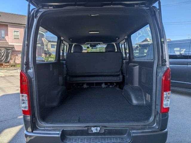 Toyota Hiace Van 12