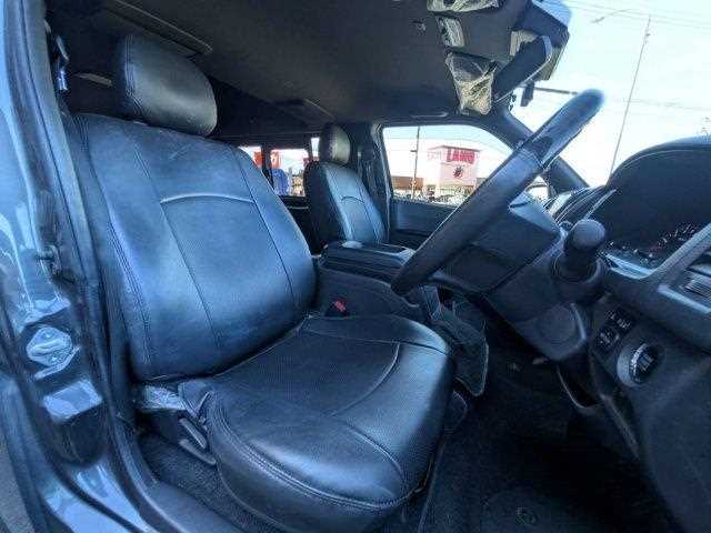 Toyota Hiace Van 10