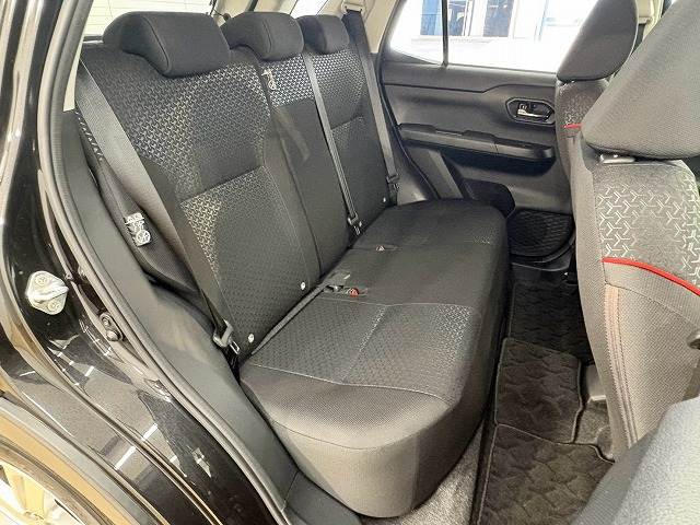Daihatsu Rocky 12