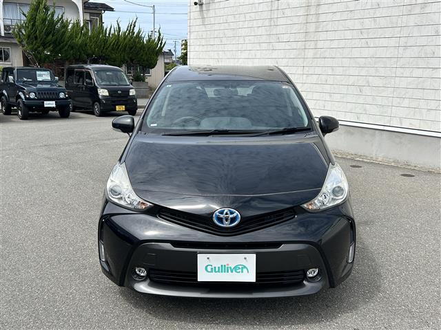 Toyota Prius α 3