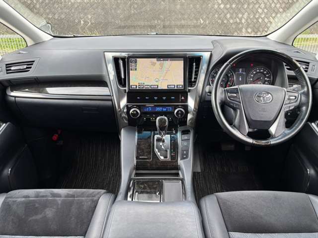 Toyota Vellfire 2