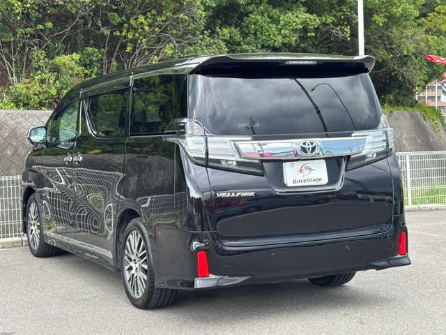 Toyota Vellfire 4