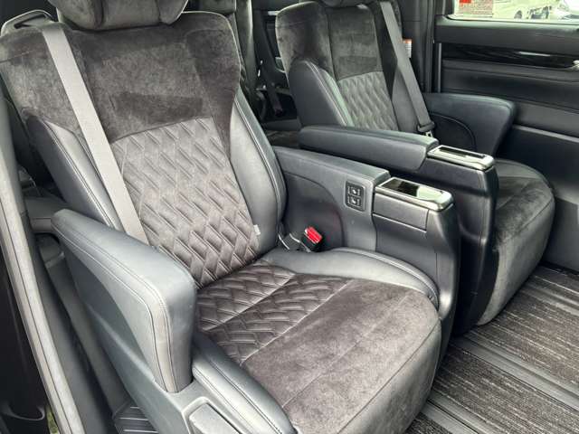 Toyota Vellfire 10