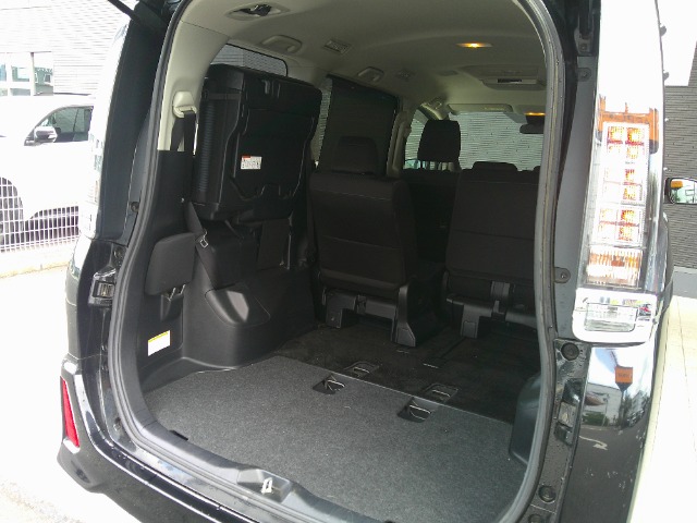 Toyota Voxy 11