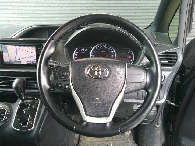 Toyota Voxy 5