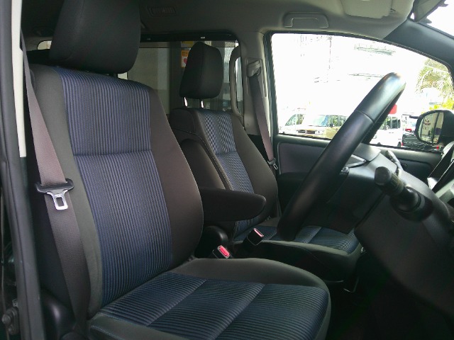 Toyota Voxy 7