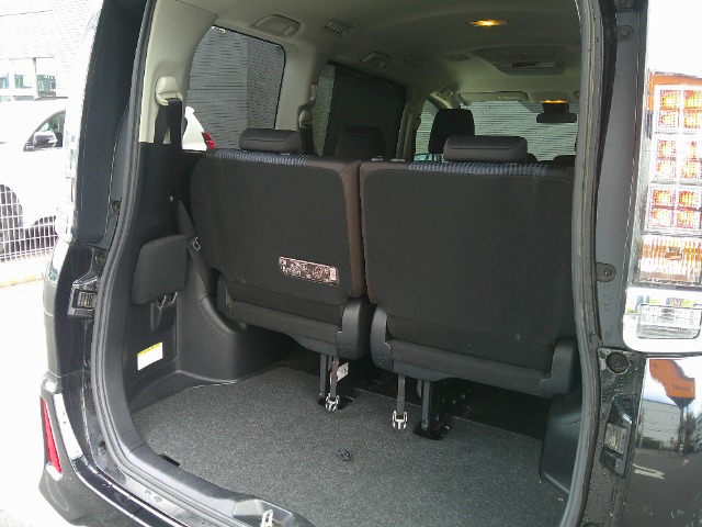 Toyota Voxy 10