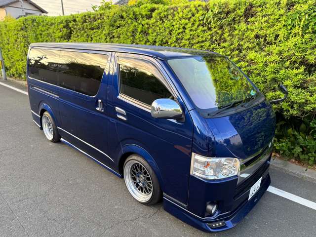 Toyota Hiace Van 11