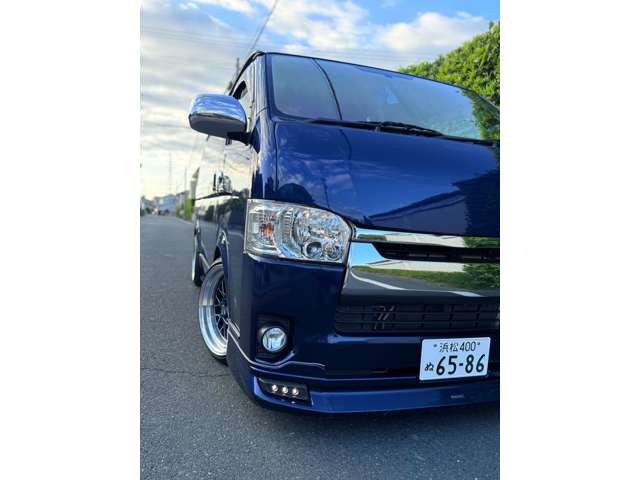 Toyota Hiace Van 4