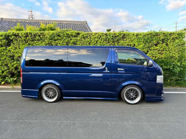 Toyota Hiace Van 5