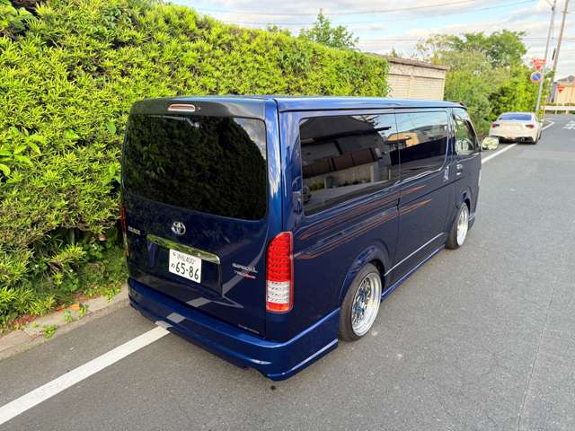 Toyota Hiace Van 7